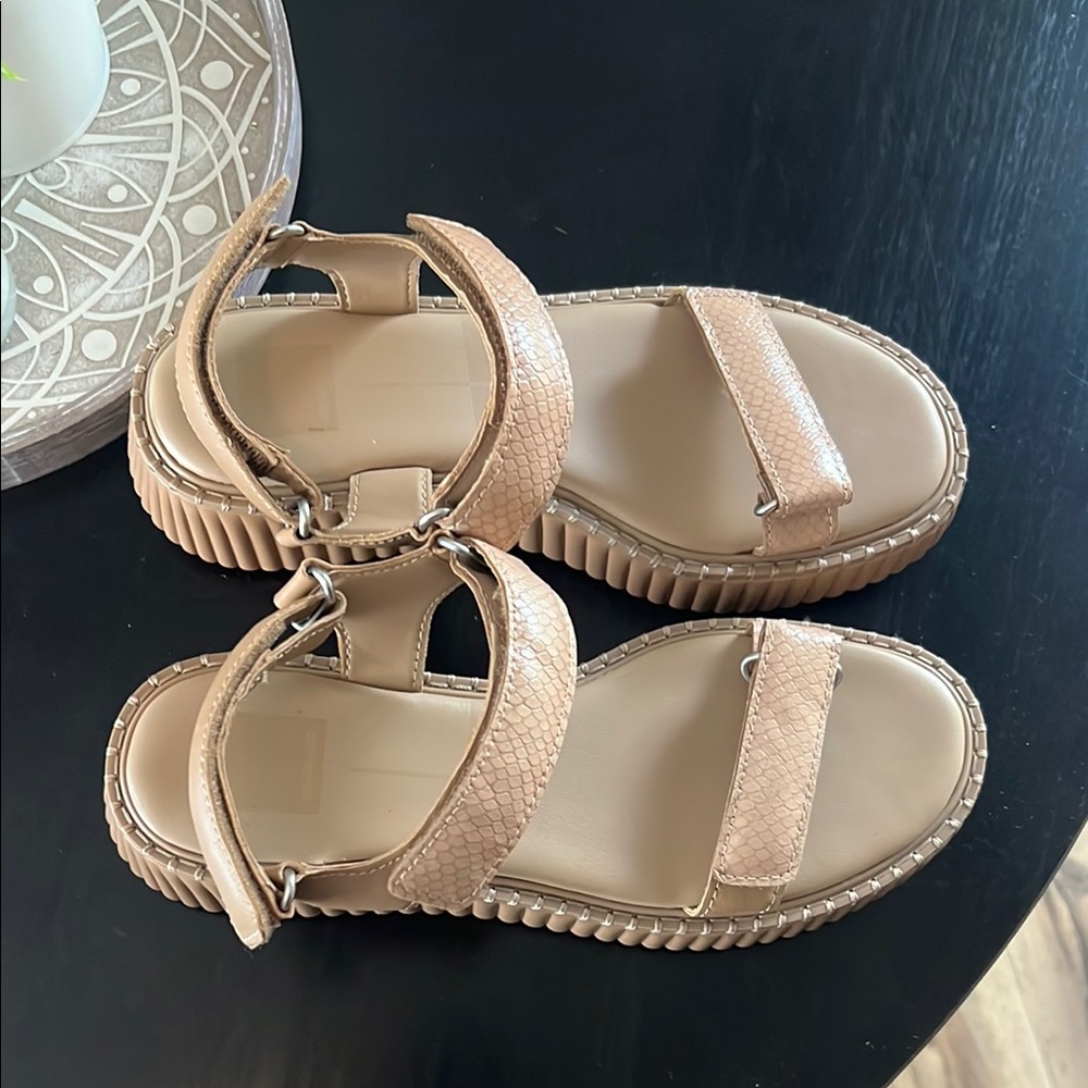 Platform Dolce Vita Sandals - Picture 3 of 5